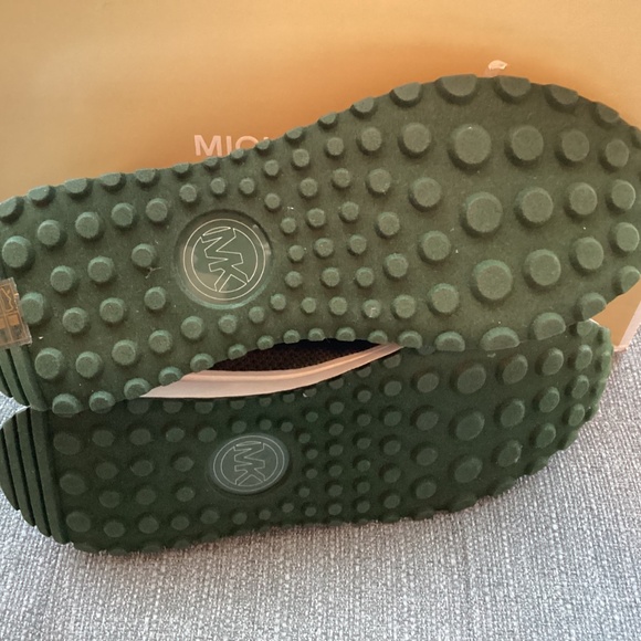 MICHAEL MICHAEL KORS Women's Bodie Slip-On Sneakers, size 9 - Picture 7 of 9